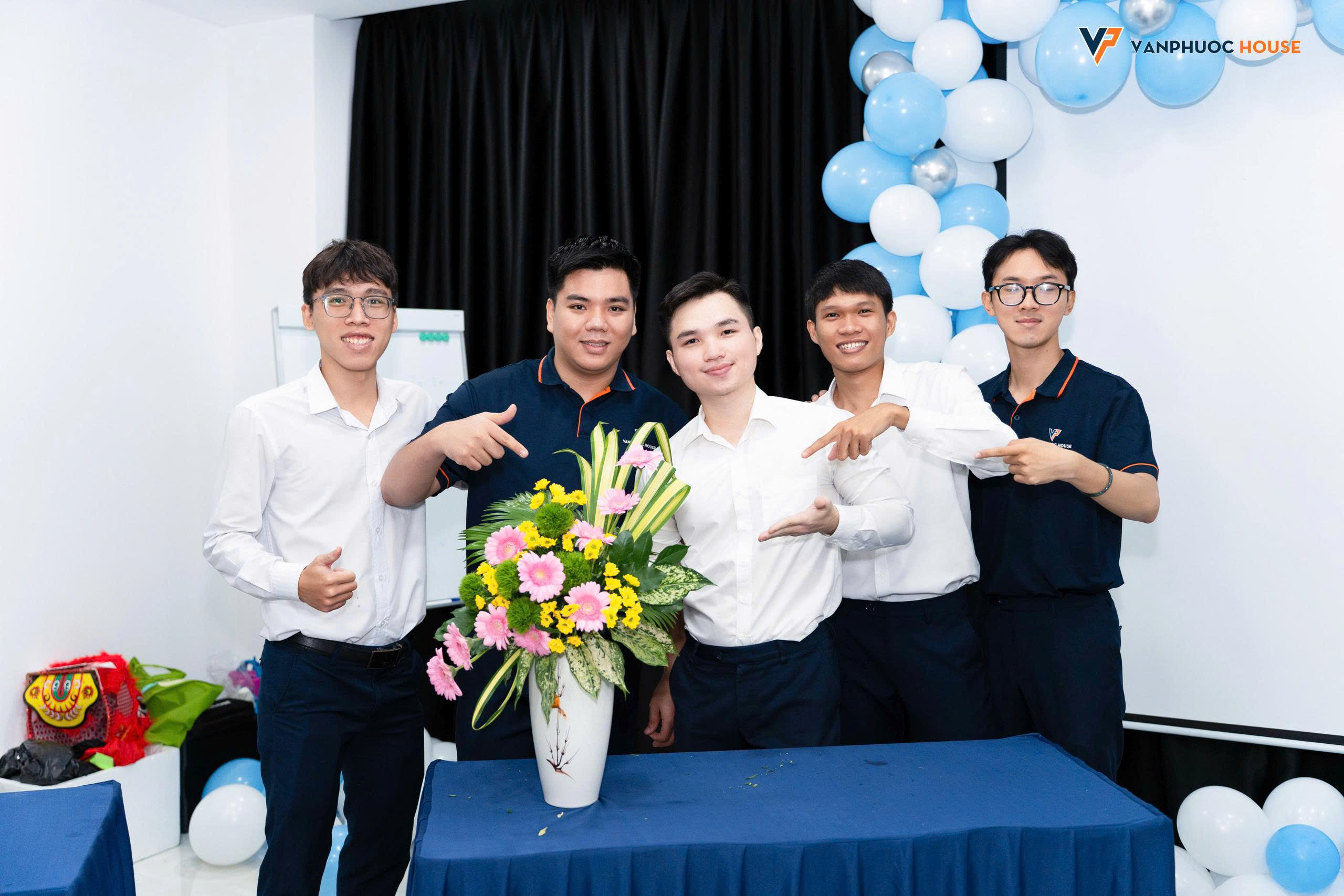 Cuộc thi cắm hoa - Vùng 2 trổ tài